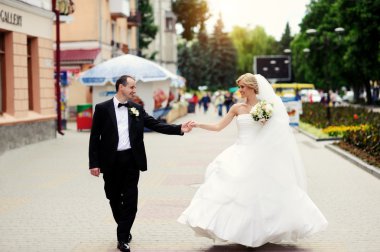 Mutlu gelin ve damat düğünlerinde 