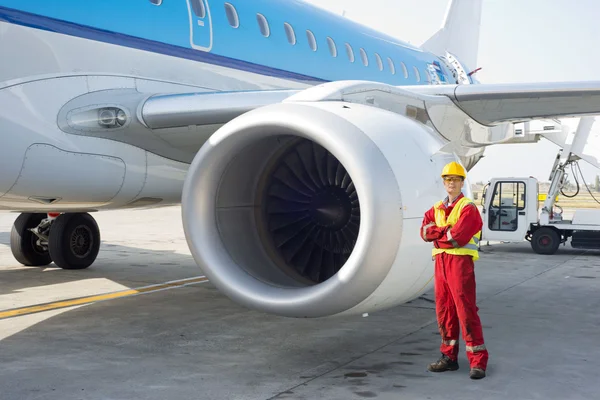 Jet engine mechanic — Stock Photo, Image