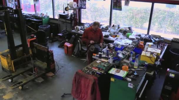 工作的机械师 — 图库视频影像
