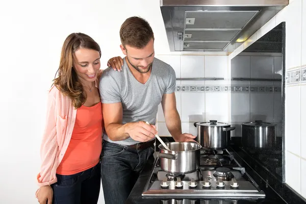 Paar kocht — Stockfoto