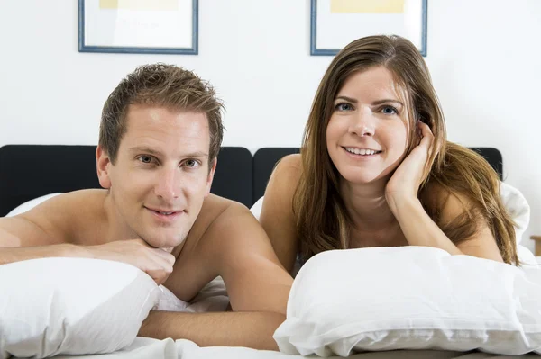 Young Couple In Bed — Stock Photo, Image