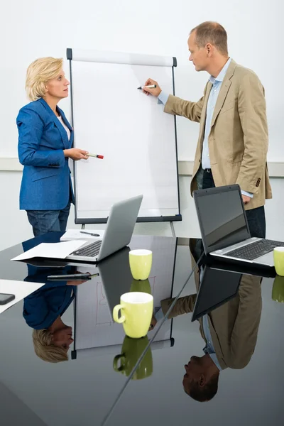 Management team at flip over board — Stock Photo, Image