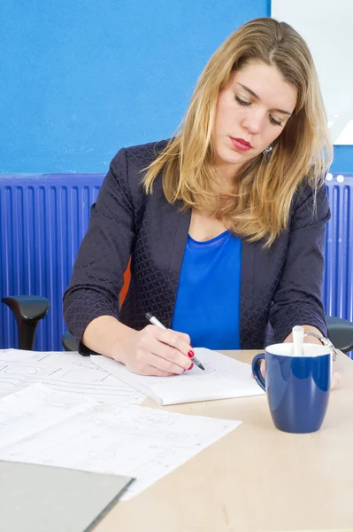 Concentrated woman working — Stock Photo, Image