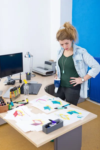 Creatieve ontwerper op het werk — Stockfoto