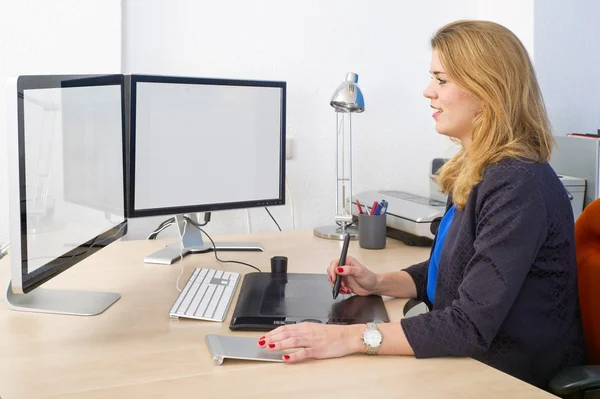 Kreative Büroarbeit — Stockfoto