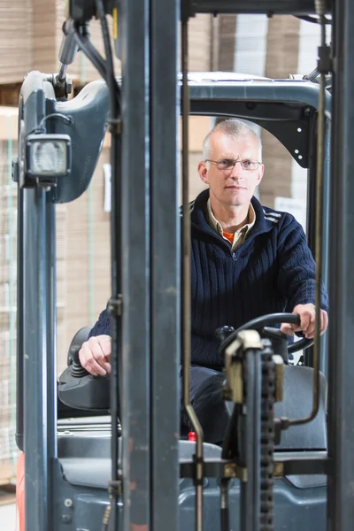 Autista del carrello elevatore — Foto Stock