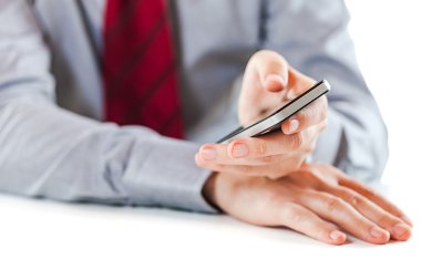 bir cep telefonu kullanarak bir iş adamı yakın çekim