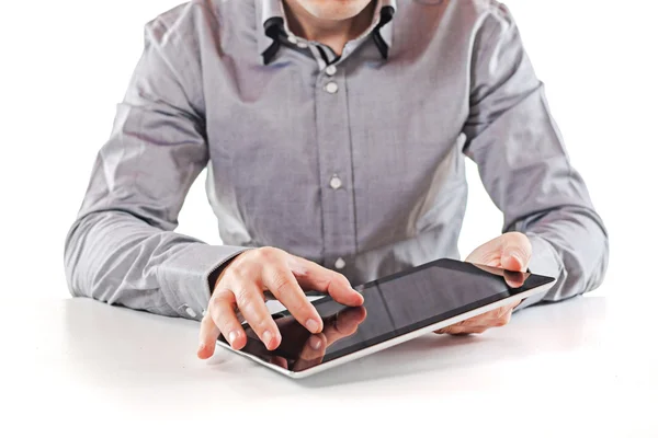Młody biznes człowiek zarządzający za pomocą tabletu pc cyfrowy — Zdjęcie stockowe