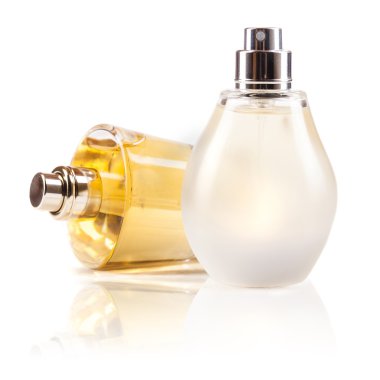 Beyaz arka planda parfüm şişesi