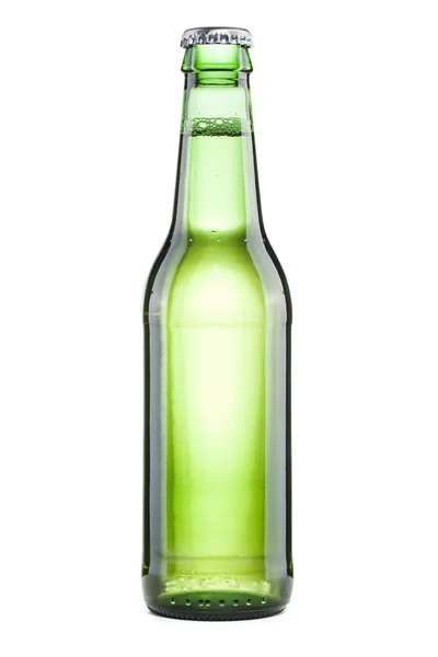 Botella de cerveza sobre fondo blanco —  Fotos de Stock