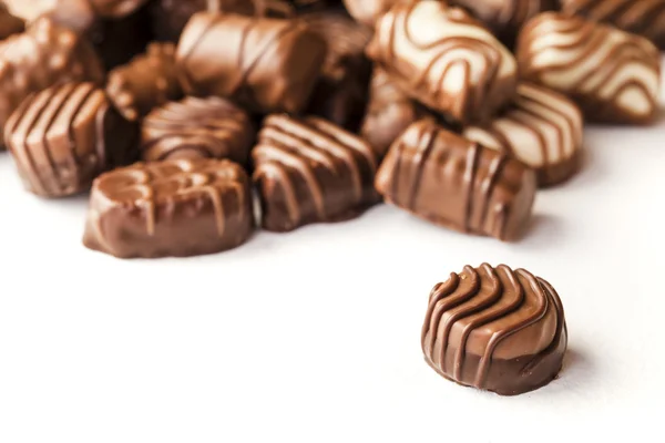 Close up van heerlijke chocolade pralines — Stockfoto