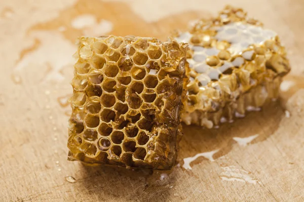 Honeycomb on wooden background — Stock Photo, Image