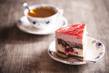 ahşap zemin üzerine lezzetli pasta