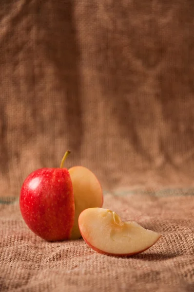 Pomme sur la table — Photo