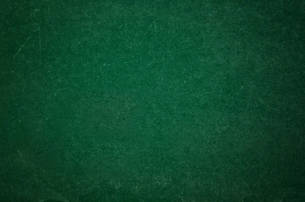 Yeşil yazı tahtası üzerinde renkli tebeşir — Stok fotoğraf