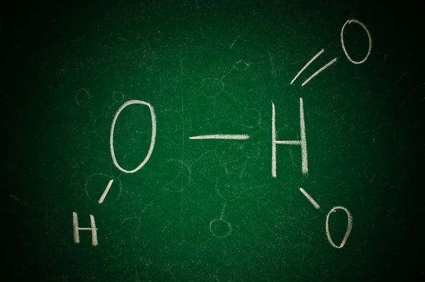 Формула химии на зеленой доске — стоковое фото