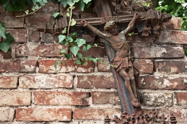 Crucifixion on the graveyard — Stock Photo, Image