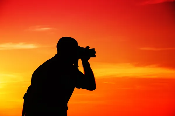 Fotograaf in zonsondergang — Stockfoto