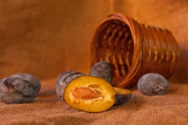 Plum on table — Stock Photo, Image