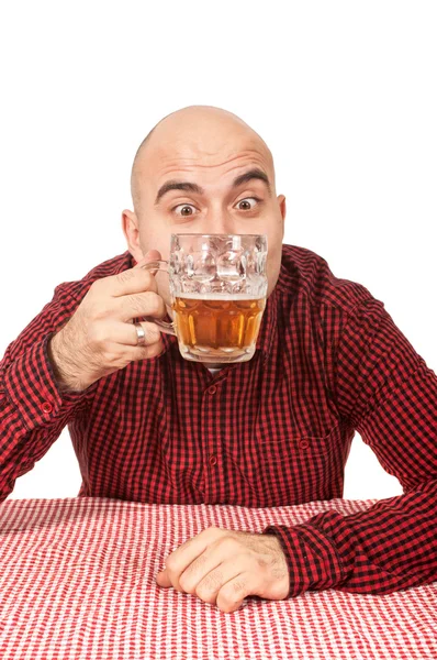 Uomo beve birra — Foto Stock