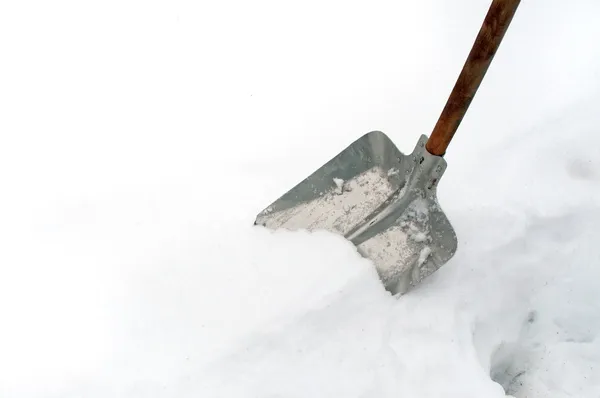 Снежная лопата — стоковое фото