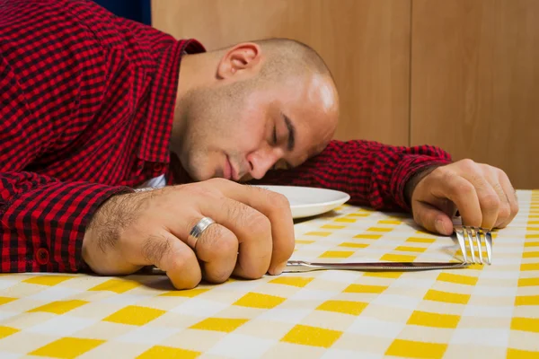 Man sleeping at the dinner table — Stock Photo, Image