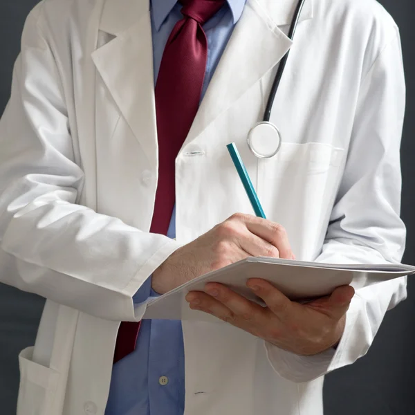 Doctor writing notes — Stock Photo, Image