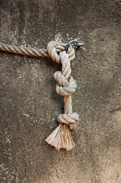 Ship rope and weathered stone background — Stock Photo, Image