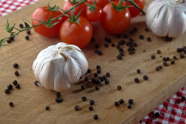 Garlic, tomato and pepper — Stock Photo, Image