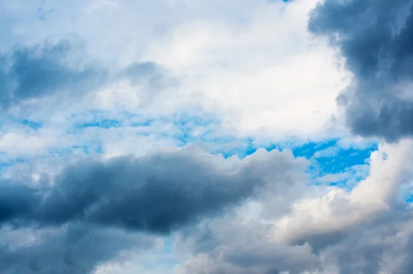Schwere Gewitterwolken — Stockfoto
