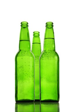 Yeşil bira şişeleri