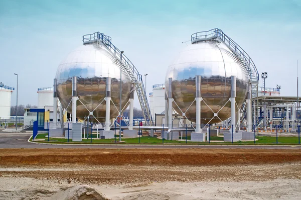 Oil storage tanks — Stock Photo, Image