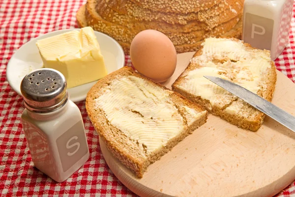 Хлеб и масло — стоковое фото