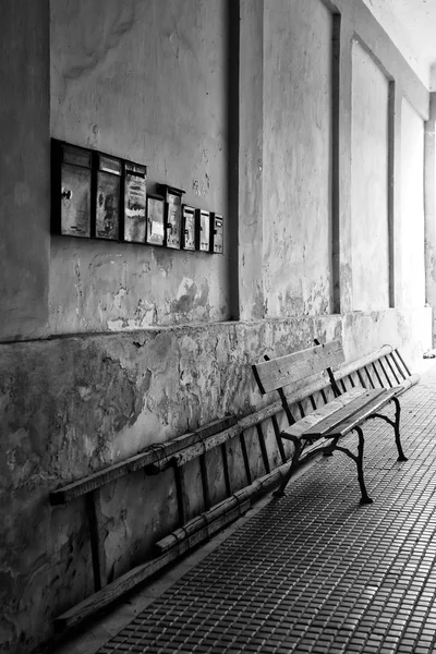 古いベンチ — ストック写真