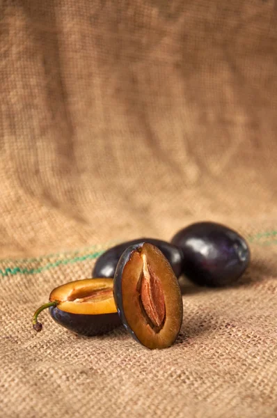 Plum on table — Stock Photo, Image