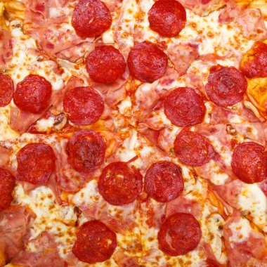 Pepperoni Pizza yakın plan.