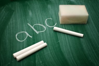 Kara tahta üzerinde ABC