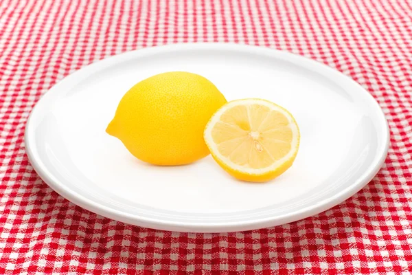 Lemon on plate — Stock Photo, Image