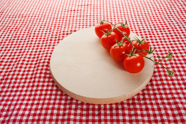 Tomates cereja vermelha — Fotografia de Stock