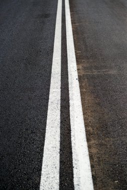yol üzerinde çift çizgi