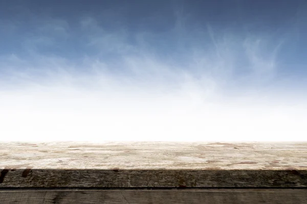 Empty table against blue sky — Stock Photo, Image