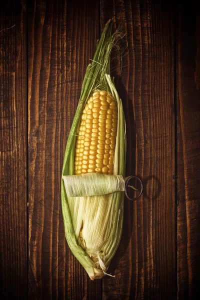 Ear of corn opening — Stock Photo, Image