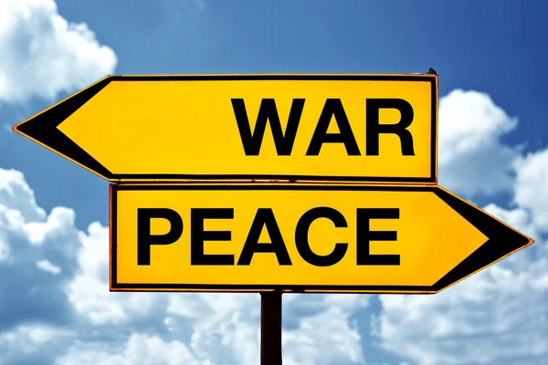 Guerra ou paz, sinais opostos — Fotografia de Stock