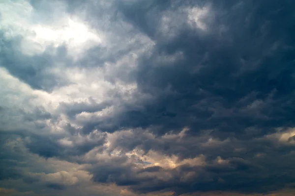 Ağır fırtına bulutları — Stok fotoğraf