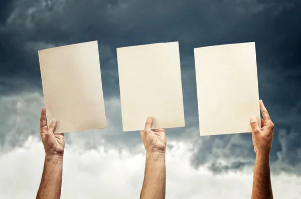 Hands holding blank papers — Stock Photo, Image