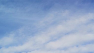 güzel beyaz bulutlar, timelapse ile gökyüzü