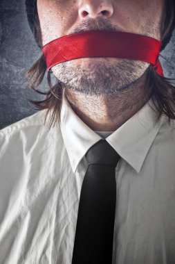 ağız içinde kırmızı şeridi ile işadamı