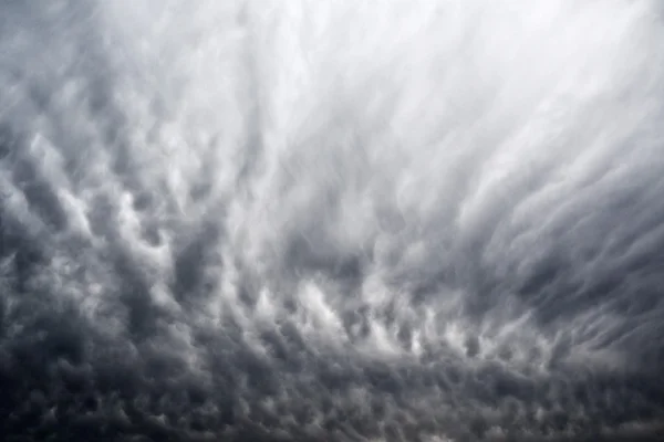 Heavy storm clouds bringing the cold winter weather — Stock Photo, Image