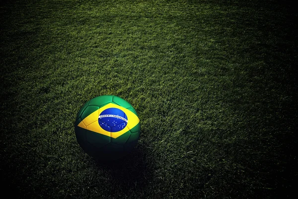 Bola de futebol com bandeira do Brasil — Fotografia de Stock