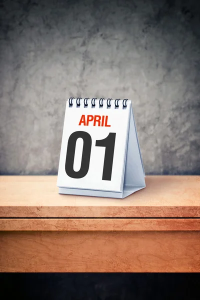 El primero de abril, el día del tonto, en el calendario de mesa — Foto de Stock